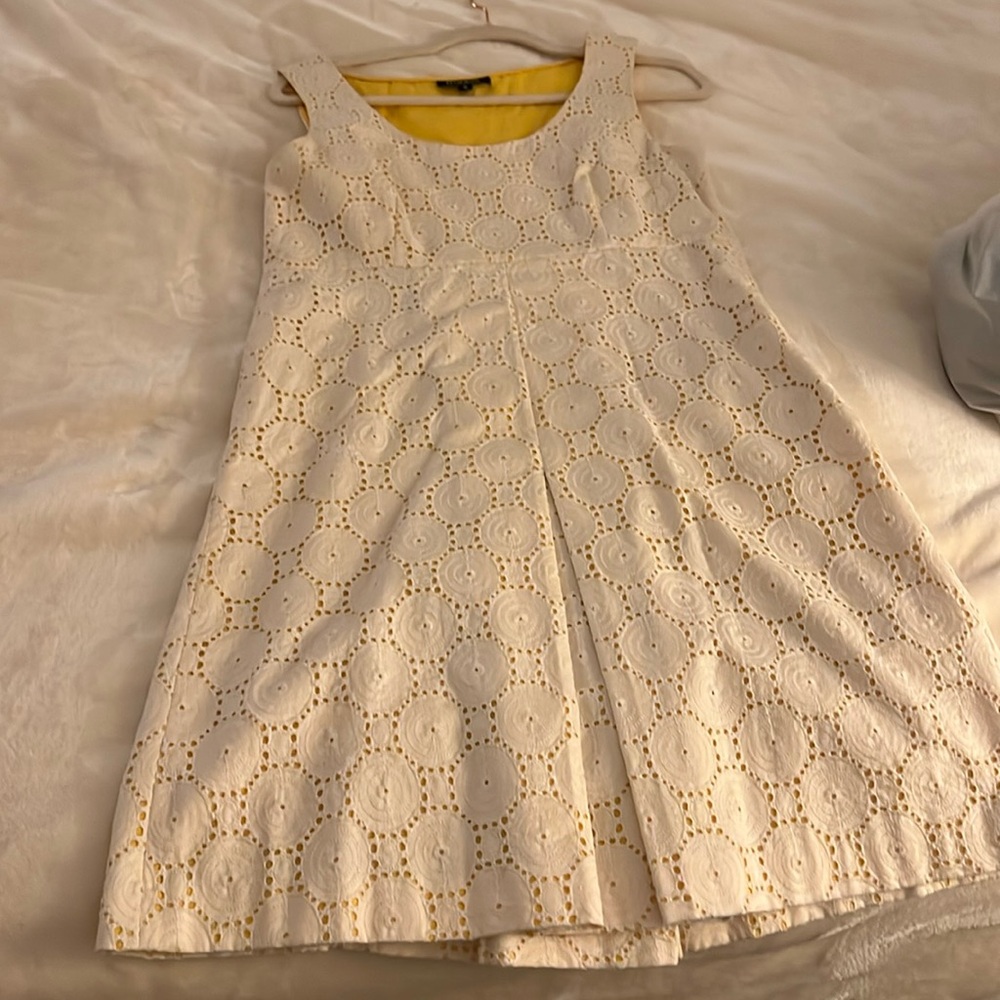 A-line eyelet dress off white with yellow lining